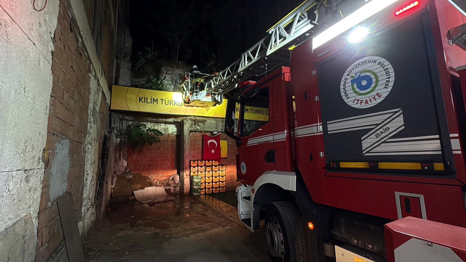 Çorlu’da yangın; restoranın kullanılmayan üst katı hasar gördü Çorlu’da yangın; restoranın kullanılmayan üst katı hasar gördü