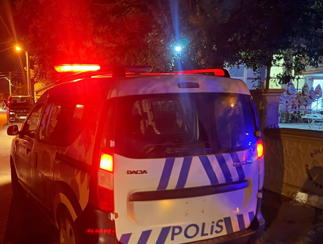 Düğünde Kavga Çıktı: Sandalyeler Havada Uçuştu, 2 Kişi Yaralandı Düğünde Kavga Çıktı: Sandalyeler Havada Uçuştu, 2 Kişi Yaralandı