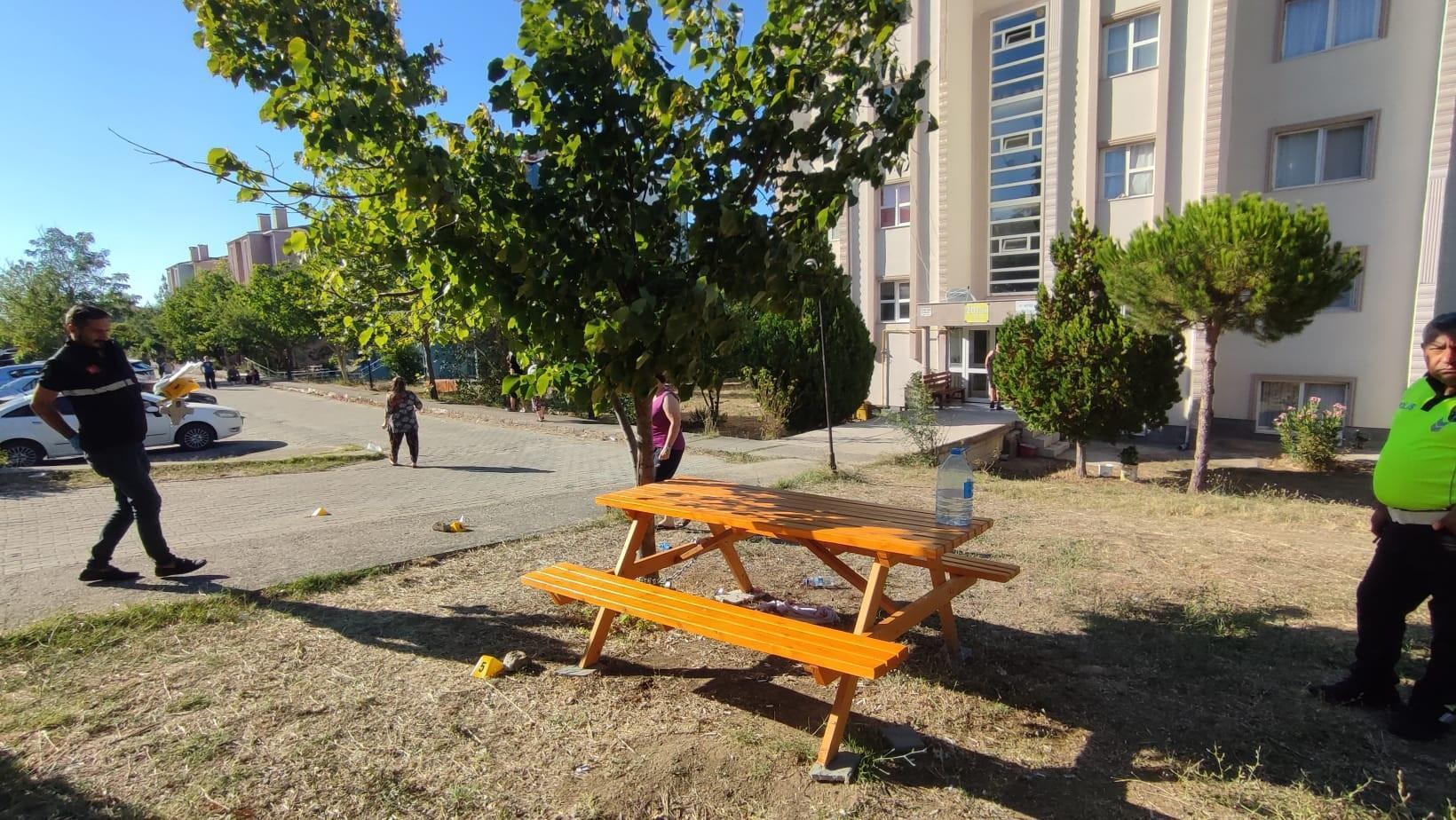 Edirne’de komşular arası silahlı kavga: 1’i ağır 3 yaralı Edirne’de komşular arası silahlı kavga: 1’i ağır 3 yaralı