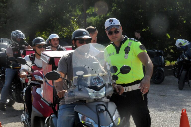 Edirne’de motosiklet sürücülerine ‘güvenli sürüş’ eğitimi