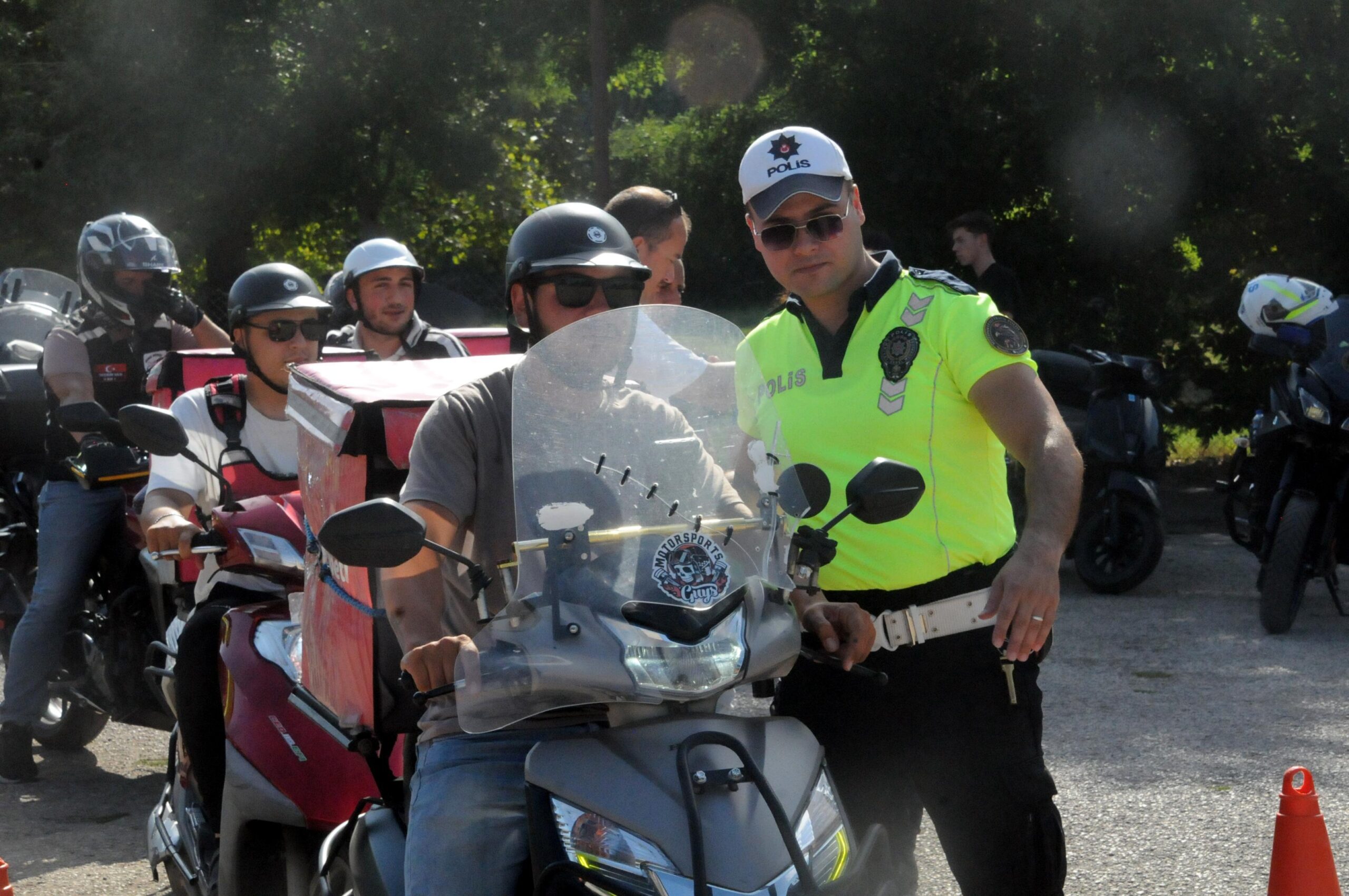 Edirne’de motosiklet sürücülerine ‘güvenli sürüş’ eğitimi Edirne’de motosiklet sürücülerine ‘güvenli sürüş’ eğitimi