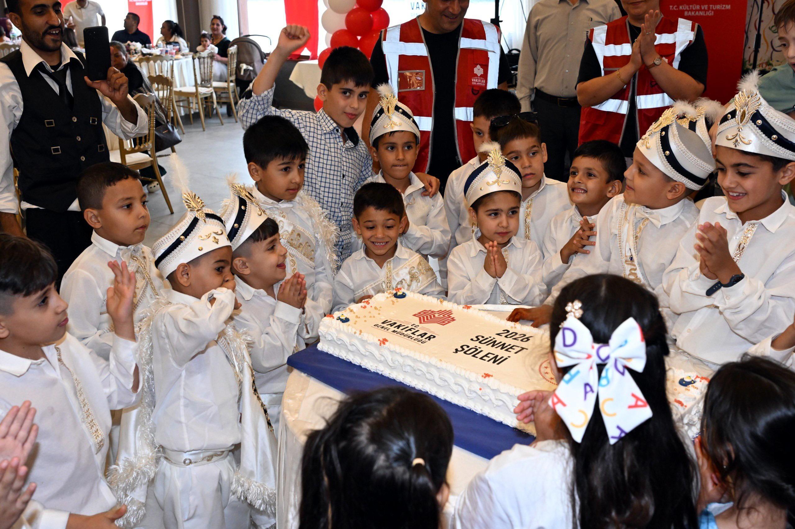 Edirne’de Vakıflar Bölge Müdürlüğü’nden ‘sünnet şöleni’ Edirne’de Vakıflar Bölge Müdürlüğü’nden ‘sünnet şöleni’