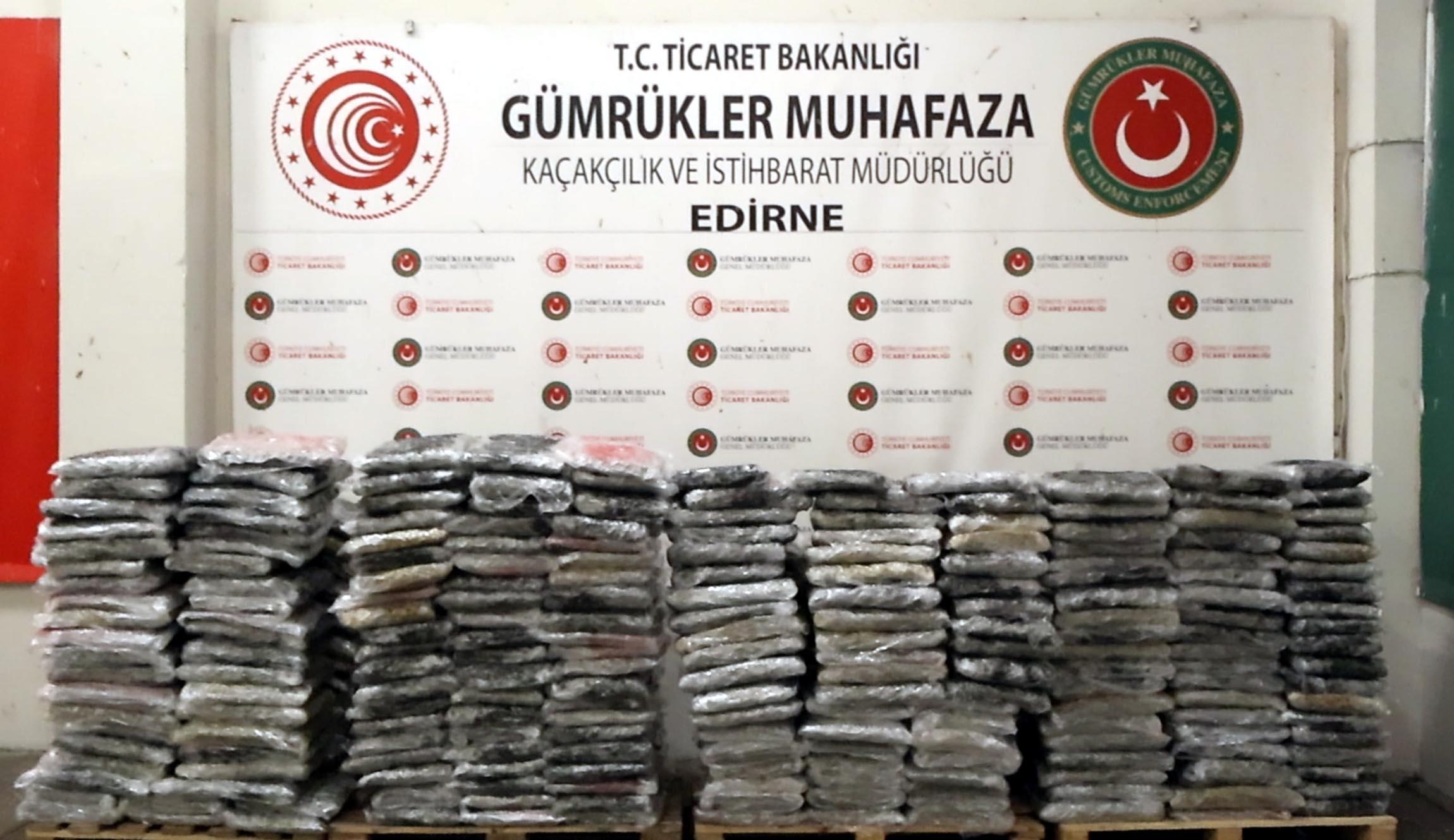 Kapıkule’de TIR’da 526 kilo uyuşturucu ele geçirildi Kapıkule’de TIR’da 526 kilo uyuşturucu ele geçirildi