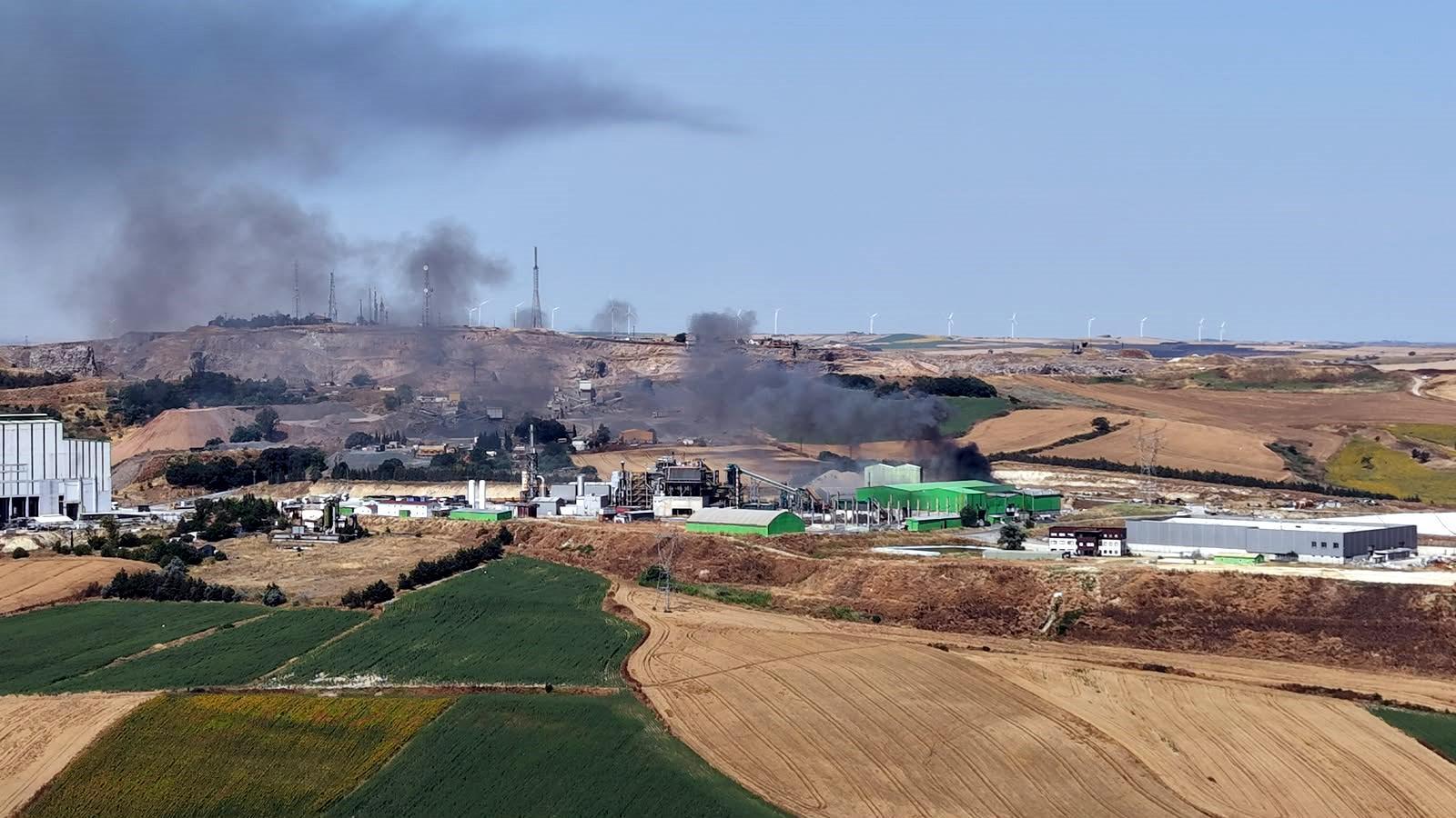 Katı atık bertaraf tesisinde yangında çöp depolama alanı zarar gördü Katı atık bertaraf tesisinde yangında çöp depolama alanı zarar gördü