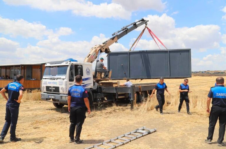 Marmaraereğlisi’nde kaçak yapılar yıkıldı, konteynerler kaldırıldı