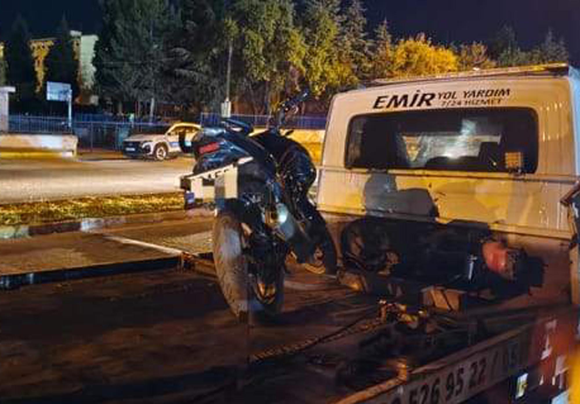 Motosikletle akrobatik hareketler yapan sürücüye 51 bin lira ceza Motosikletle akrobatik hareketler yapan sürücüye 51 bin lira ceza