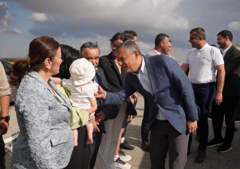 Özgür Özel, Deniz Göktaş’ı Cezaevinde Ziyaret Etti