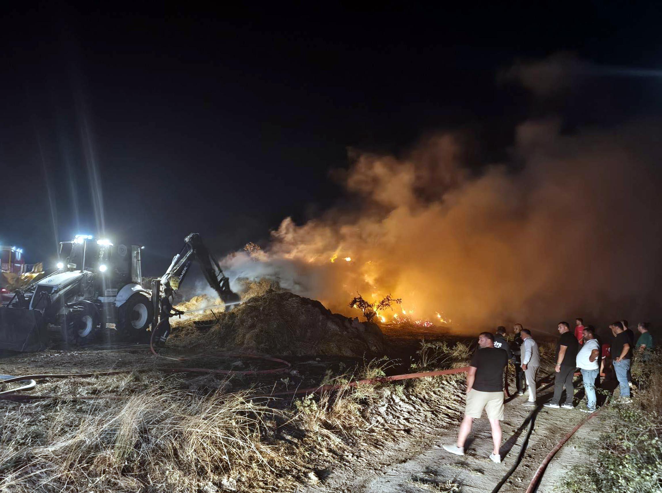 Tekirdağ’da 5 bin saman balyası yandı Tekirdağ’da 5 bin saman balyası yandı