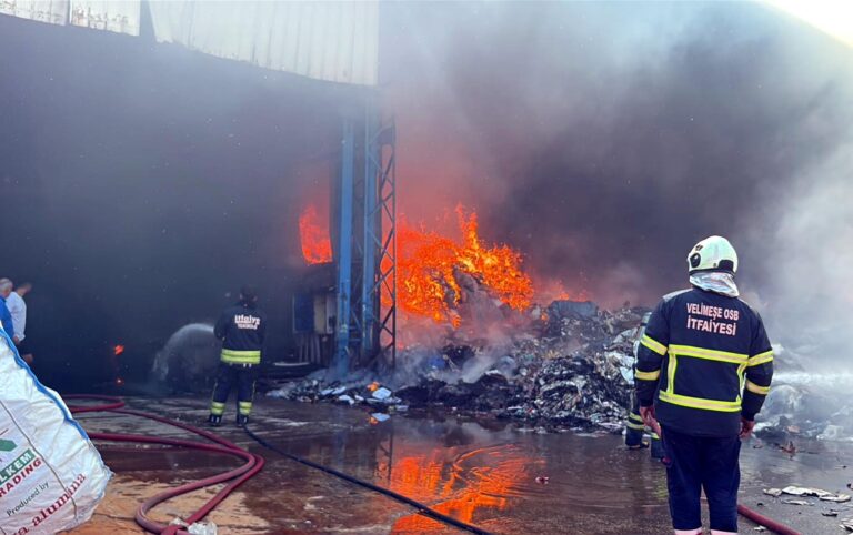 Tekirdağ’da geri dönüşüm tesisinde yangın