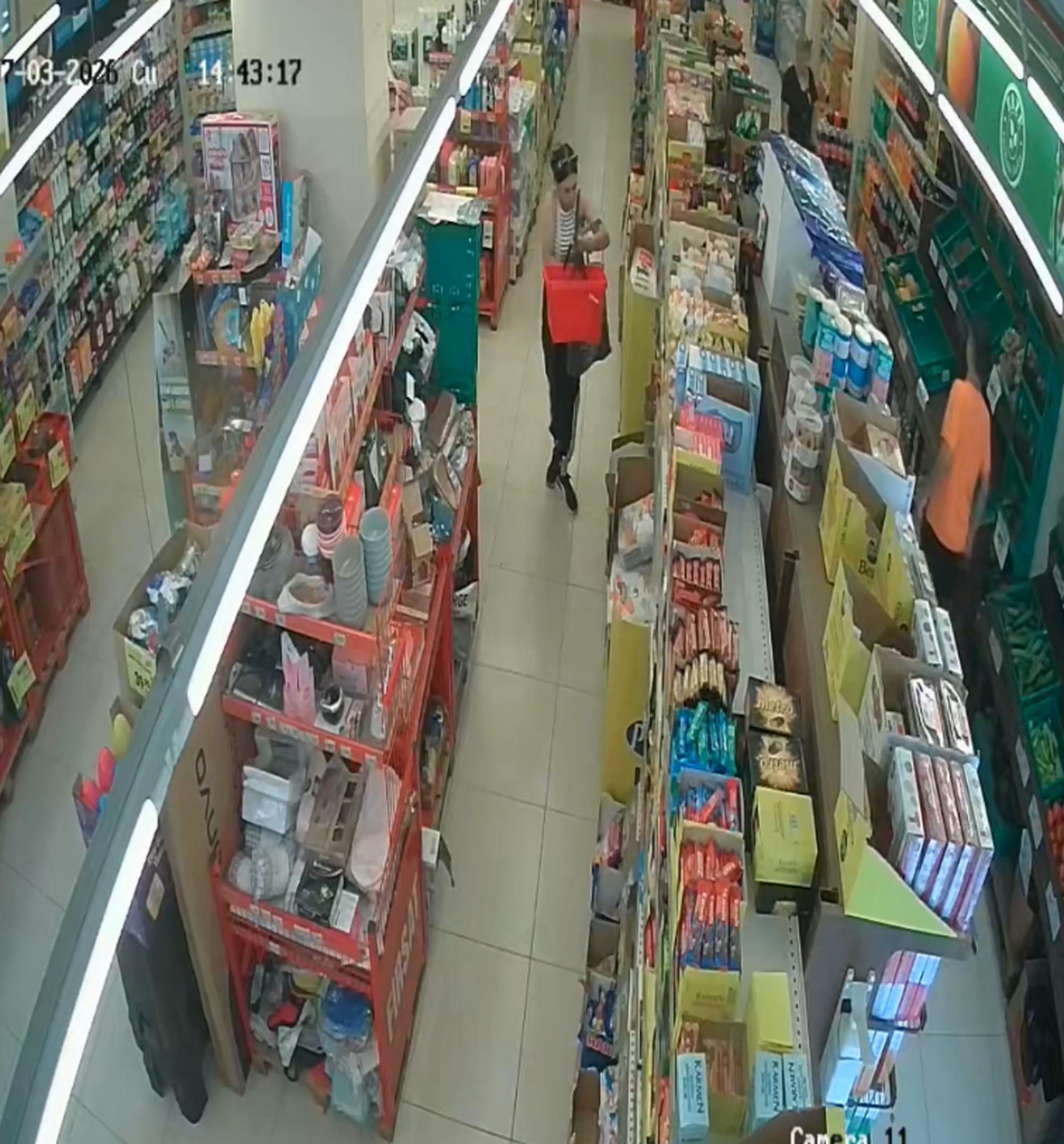 Marketlerden 20 Bin Liralık Bebek Maması Hırsızlığı Kamerada; 2 Tutuklama Marketlerden 20 Bin Liralık Bebek Maması Hırsızlığı Kamerada; 2 Tutuklama