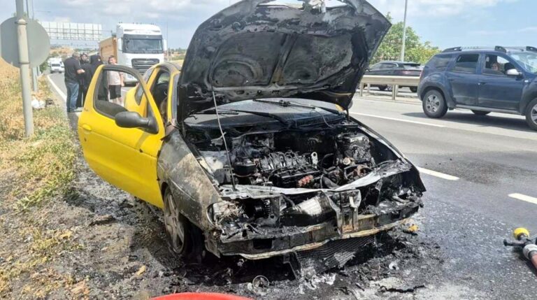 Tekirdağ’da seyir halindeki otomobil yandı