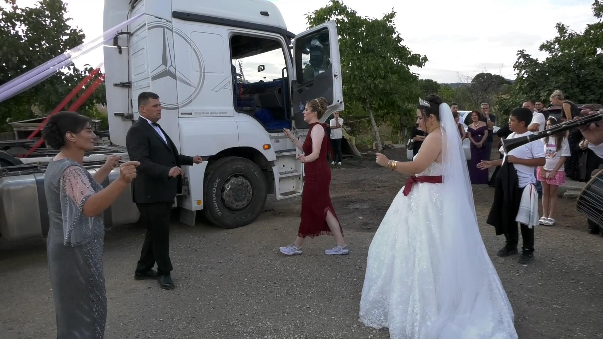 TIR gelin arabası oldu TIR gelin arabası oldu