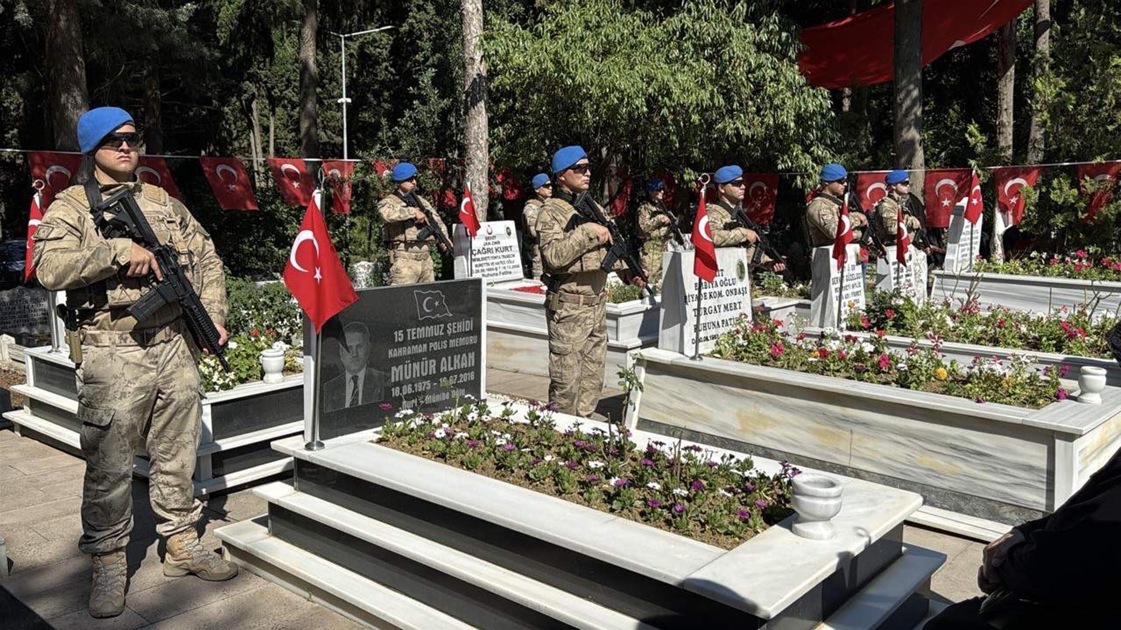 Trakya’da şehitler mezarları başında anıldı Trakya’da şehitler mezarları başında anıldı