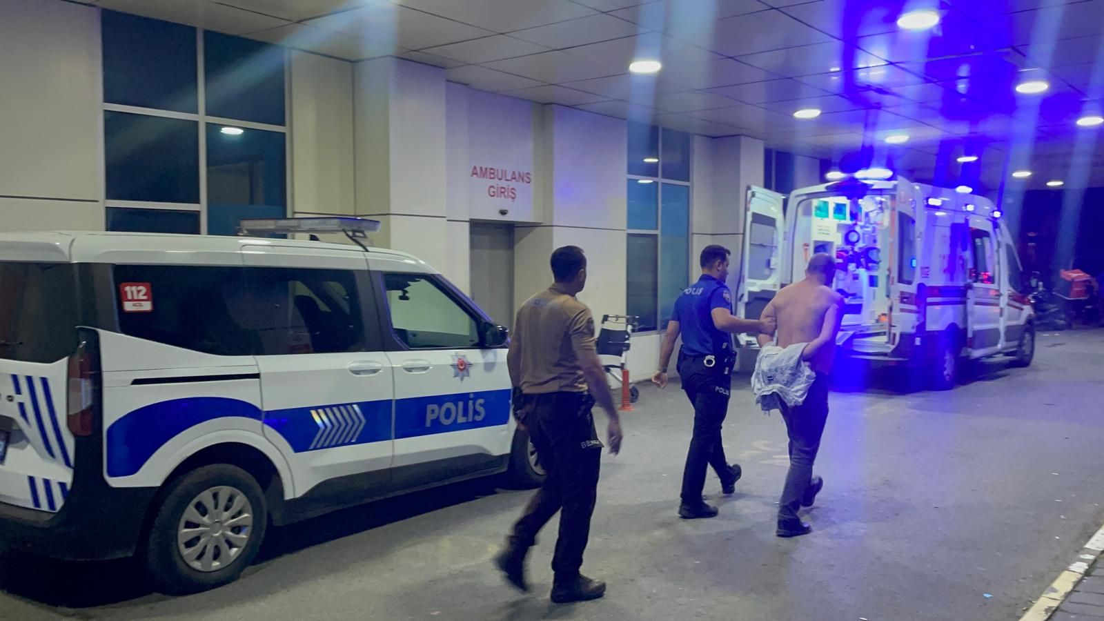 İki Arkadaşın Kavgası Hastanede Bitti İki Arkadaşın Kavgası Hastanede Bitti