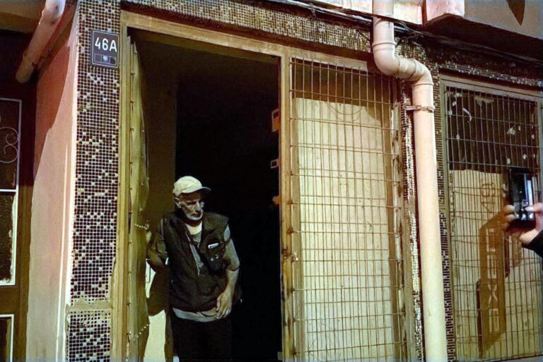 Arkadaşlarının Şakasıyla Mahsur Kaldı, Polis ve İtfaiye Kurtardı