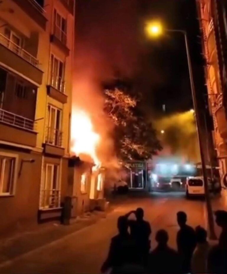 Çorlu’da aynı gece 2 ev yangını