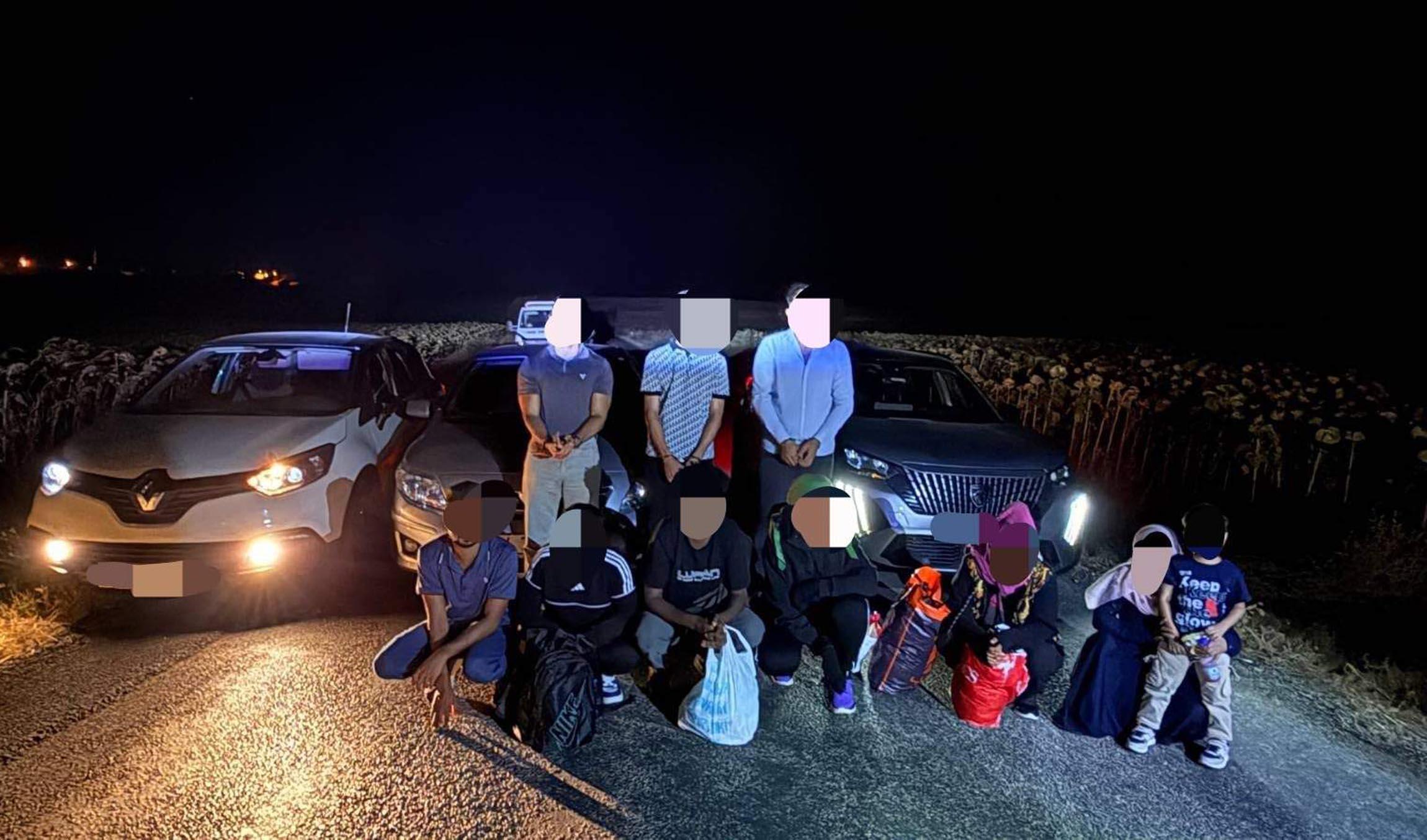 Edirne’de durdurulan araçlarda 7 kaçak göçmen yakalandı Edirne’de durdurulan araçlarda 7 kaçak göçmen yakalandı