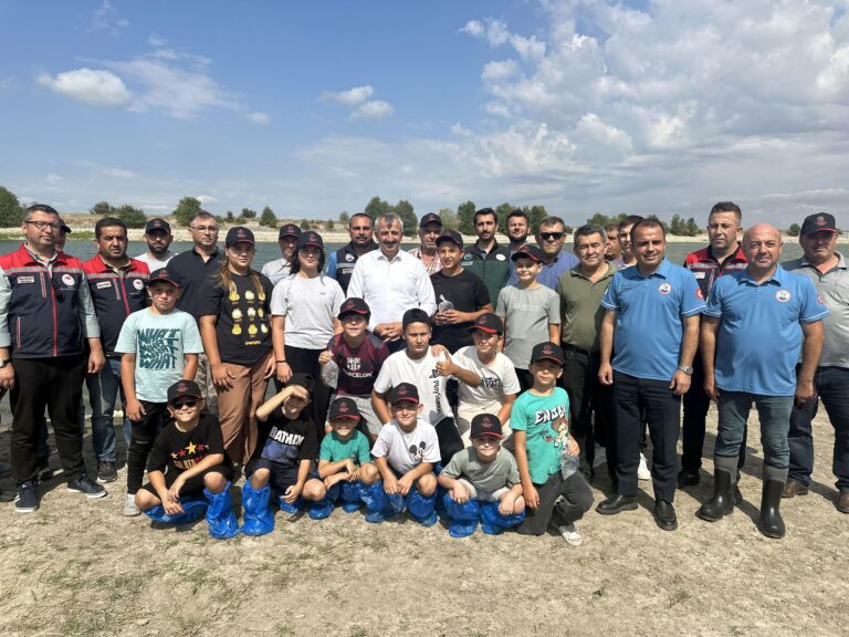 Edirne’de gölete 5 bin yavru sazan bırakıldı