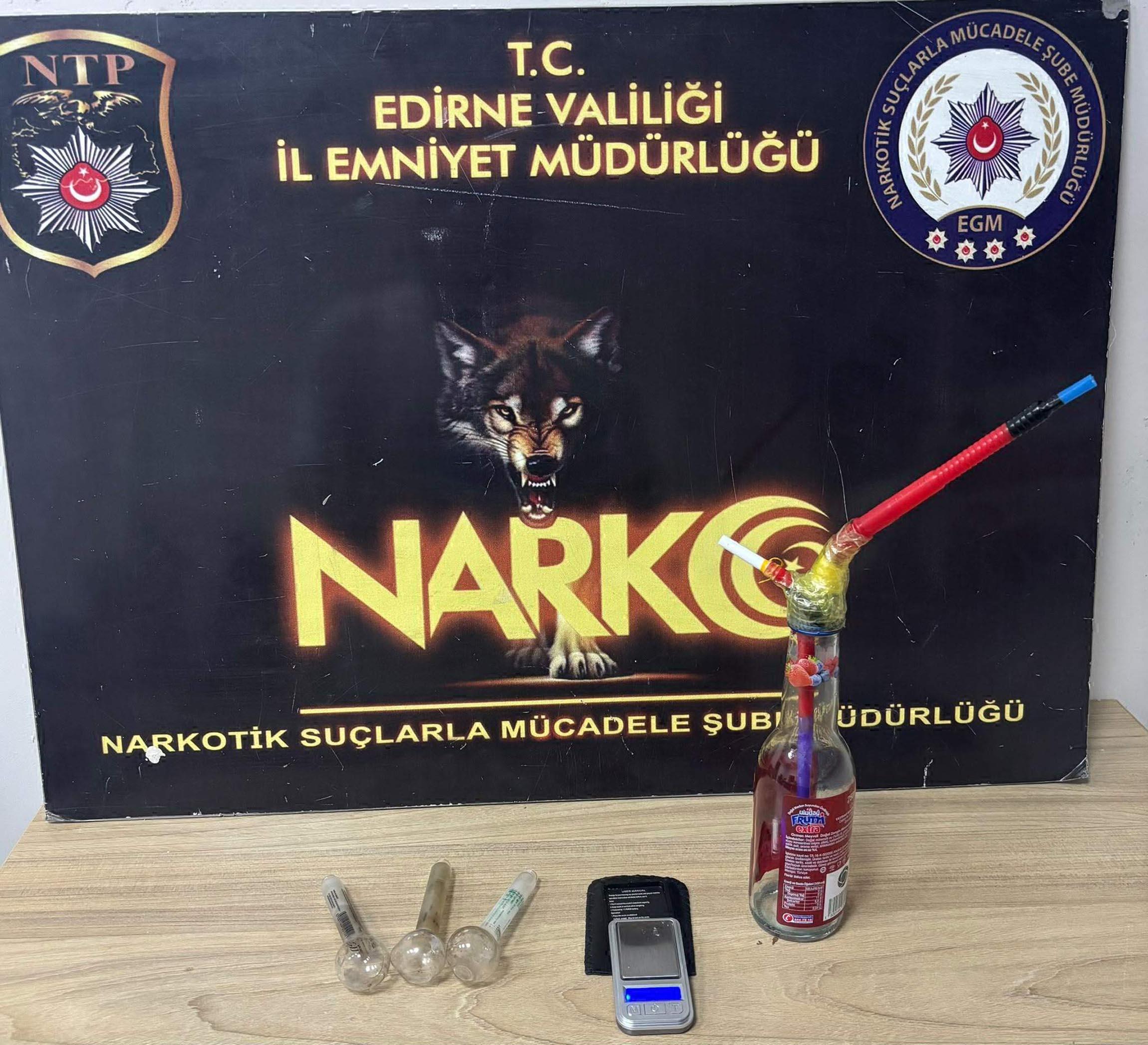 Edirne’de NARKOTİM’in uyuşturucu operasyonunda 1 tutuklama Edirne’de NARKOTİM’in uyuşturucu operasyonunda 1 tutuklama