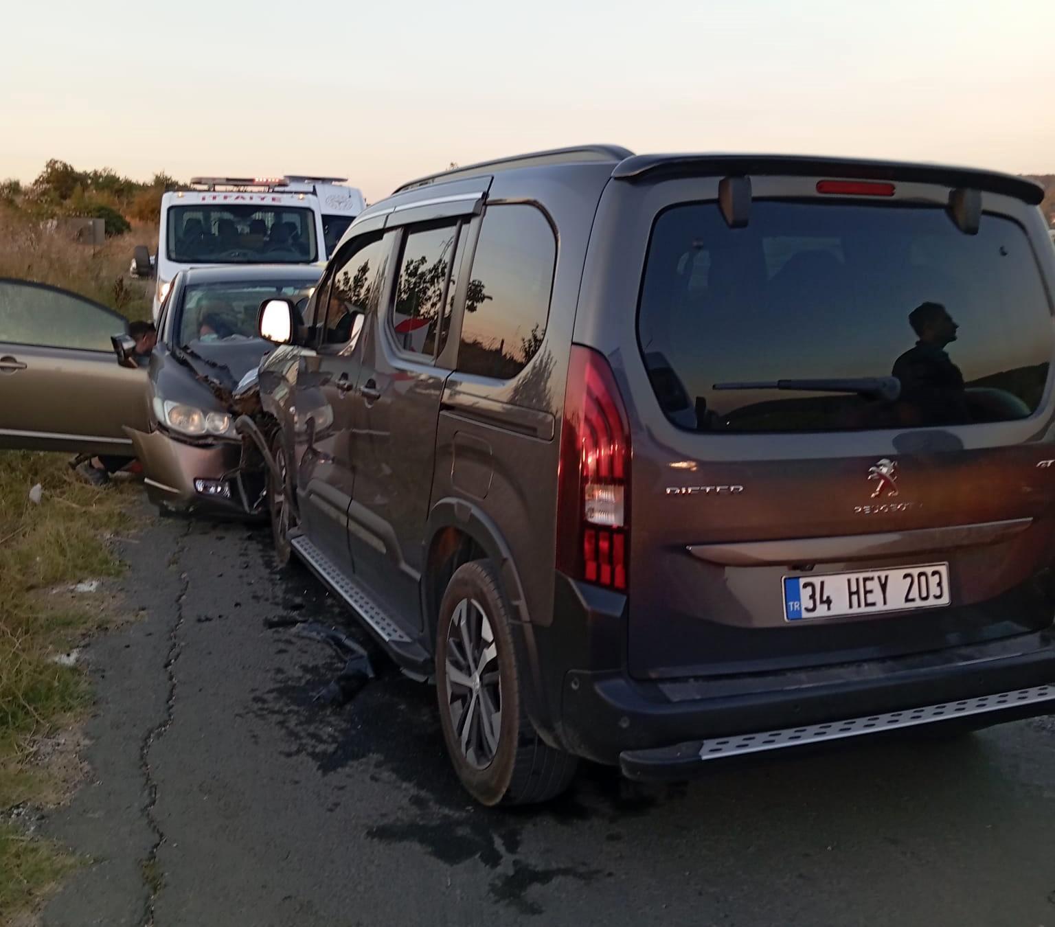 Edirne’de otomobil ile hafif ticari araç kafa kafaya çarpıştı: 2 yaralı Edirne’de otomobil ile hafif ticari araç kafa kafaya çarpıştı: 2 yaralı
