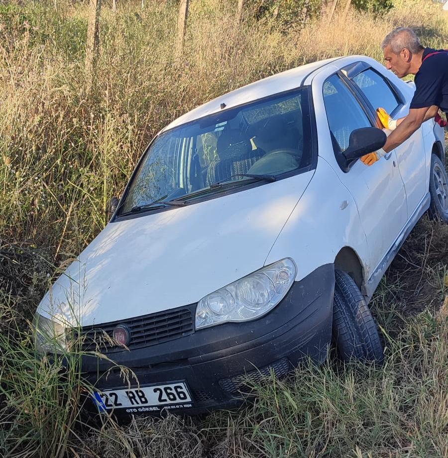Kaza yaptığı otomobilini bırakıp gitti Kaza yaptığı otomobilini bırakıp gitti