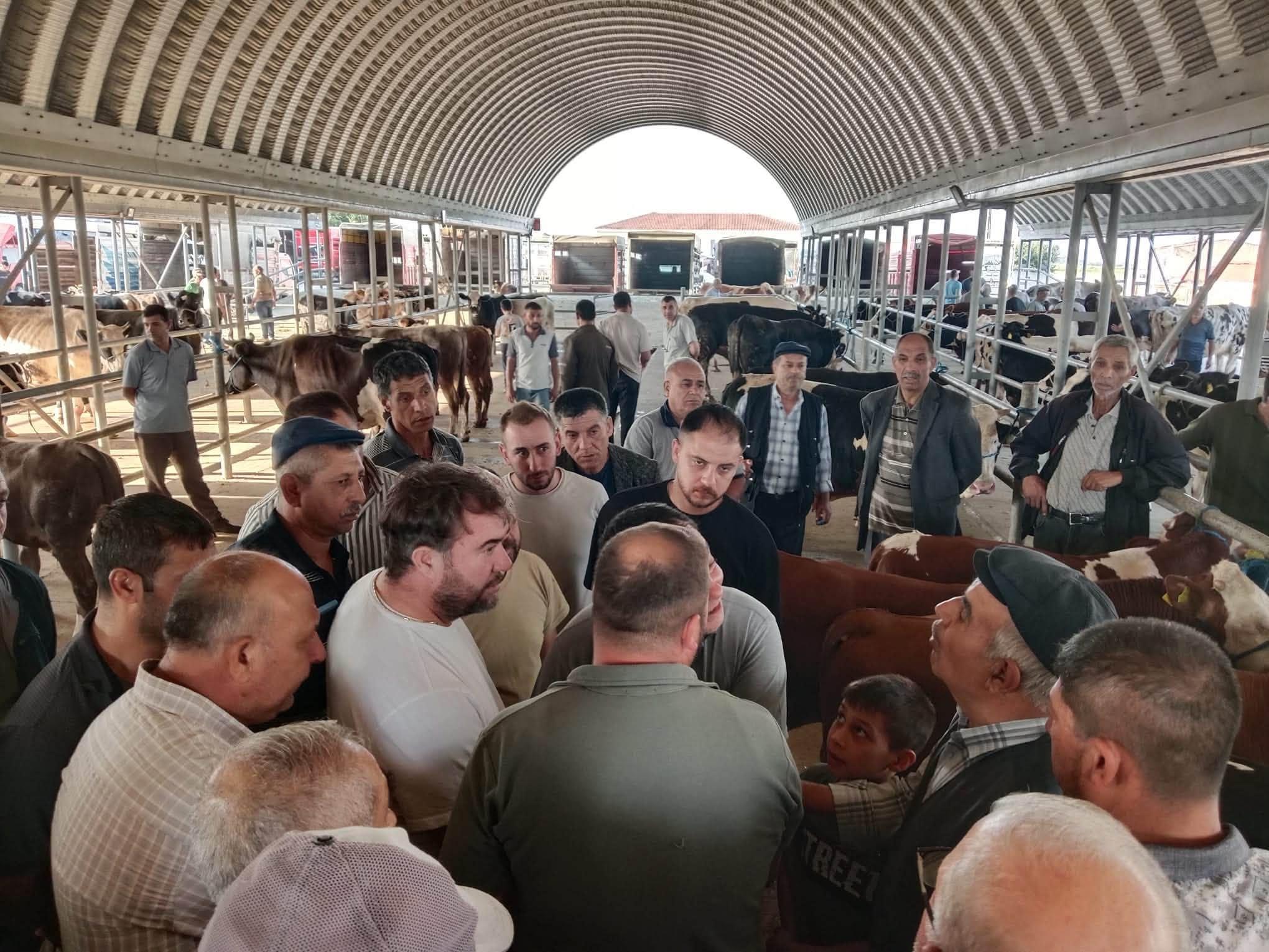 Keşan’da hastalık nedeniyle kapatılan canlı hayvan pazarı yeniden açıldı Keşan’da hastalık nedeniyle kapatılan canlı hayvan pazarı yeniden açıldı