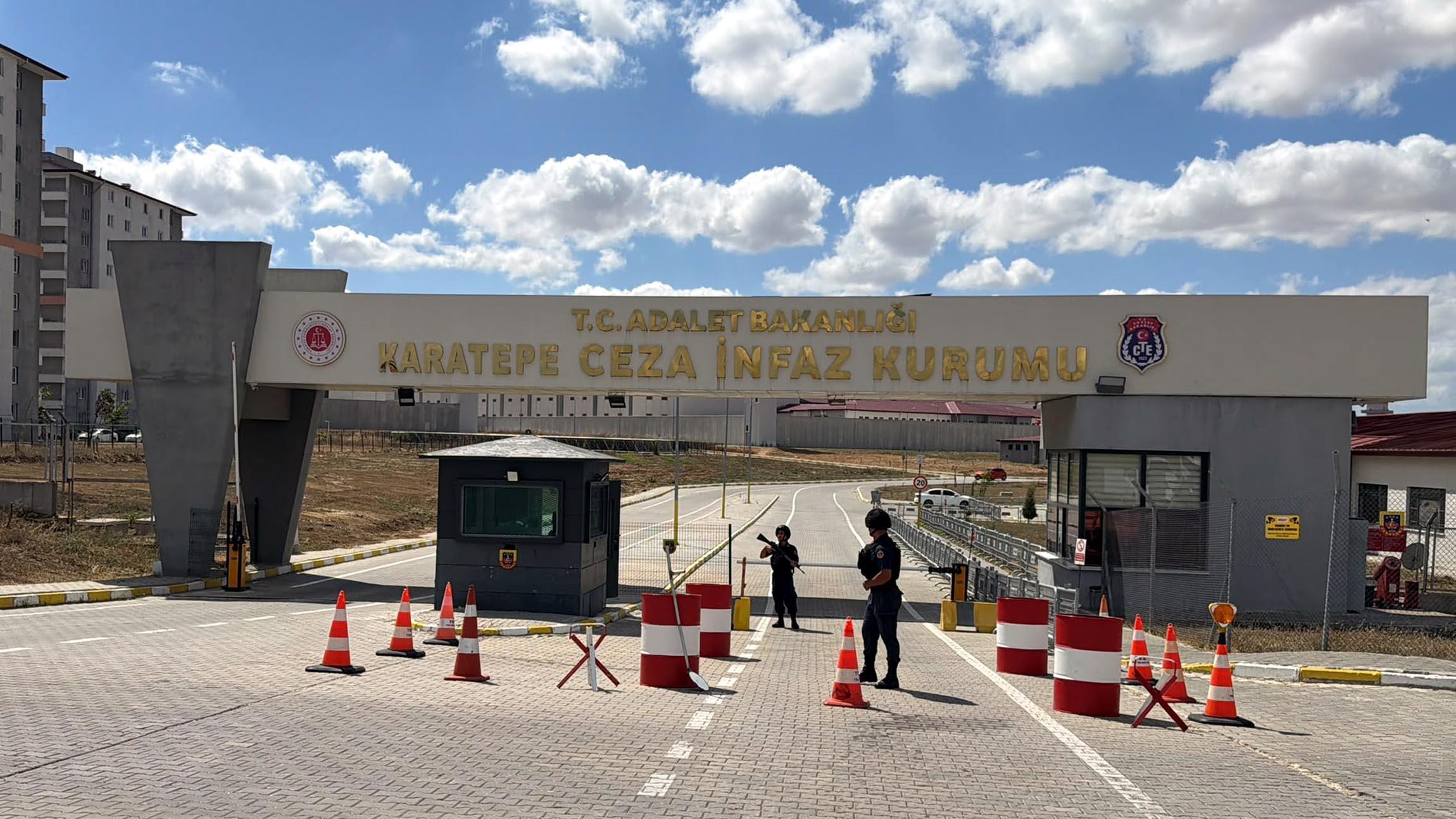 Sinem Dedetaş ile Cem Küçük, Çorlu’daki cezaevine konuldu Sinem Dedetaş ile Cem Küçük, Çorlu’daki cezaevine konuldu