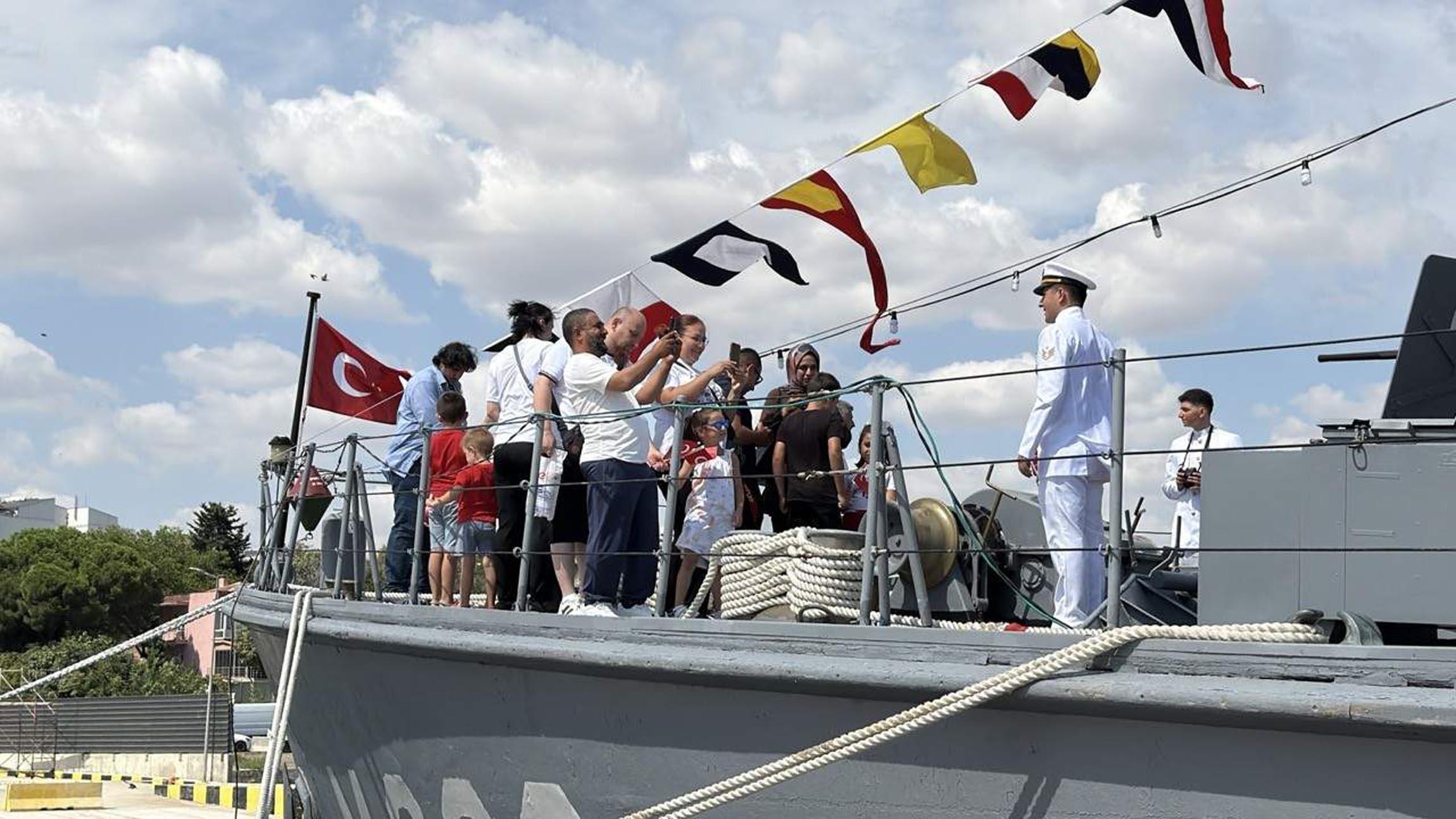 ‘TCG Enez’ gemisi, Tekirdağ’da ziyarete açıldı ‘TCG Enez’ gemisi, Tekirdağ’da ziyarete açıldı