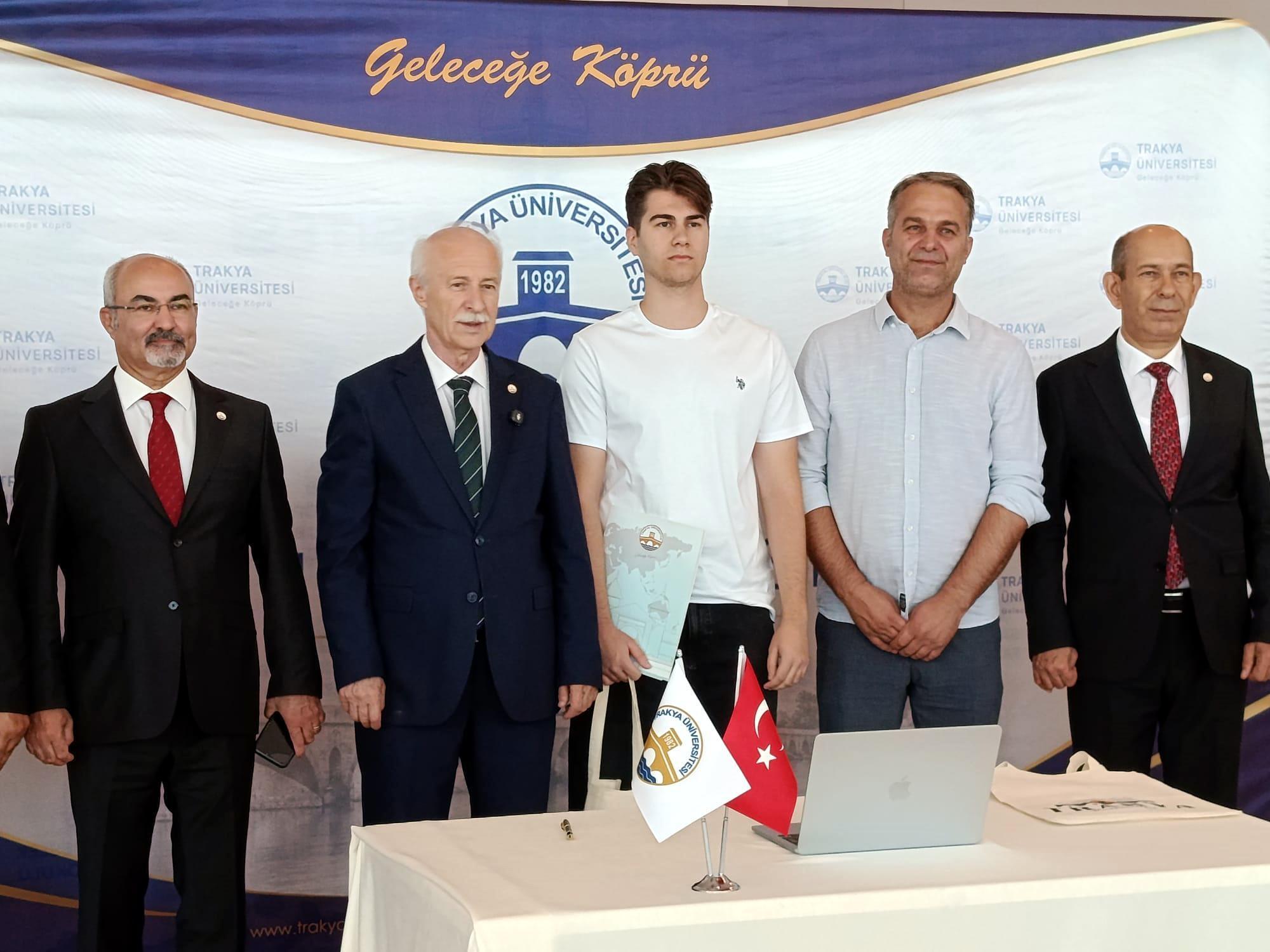 Trakya Üniversitesi’nde kayıt heyecanı başladı Trakya Üniversitesi’nde kayıt heyecanı başladı
