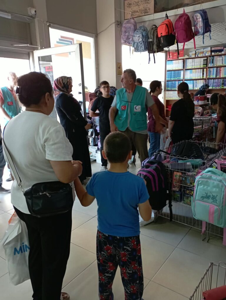 20 Bin Öğrenciye Kırtasiye Desteği