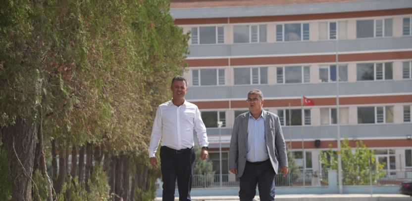 Başkan Sarıkurt`tan Yol Çalışmaları ve Esnaf Ziyareti Başkan Sarıkurt`tan Yol Çalışmaları ve Esnaf Ziyareti