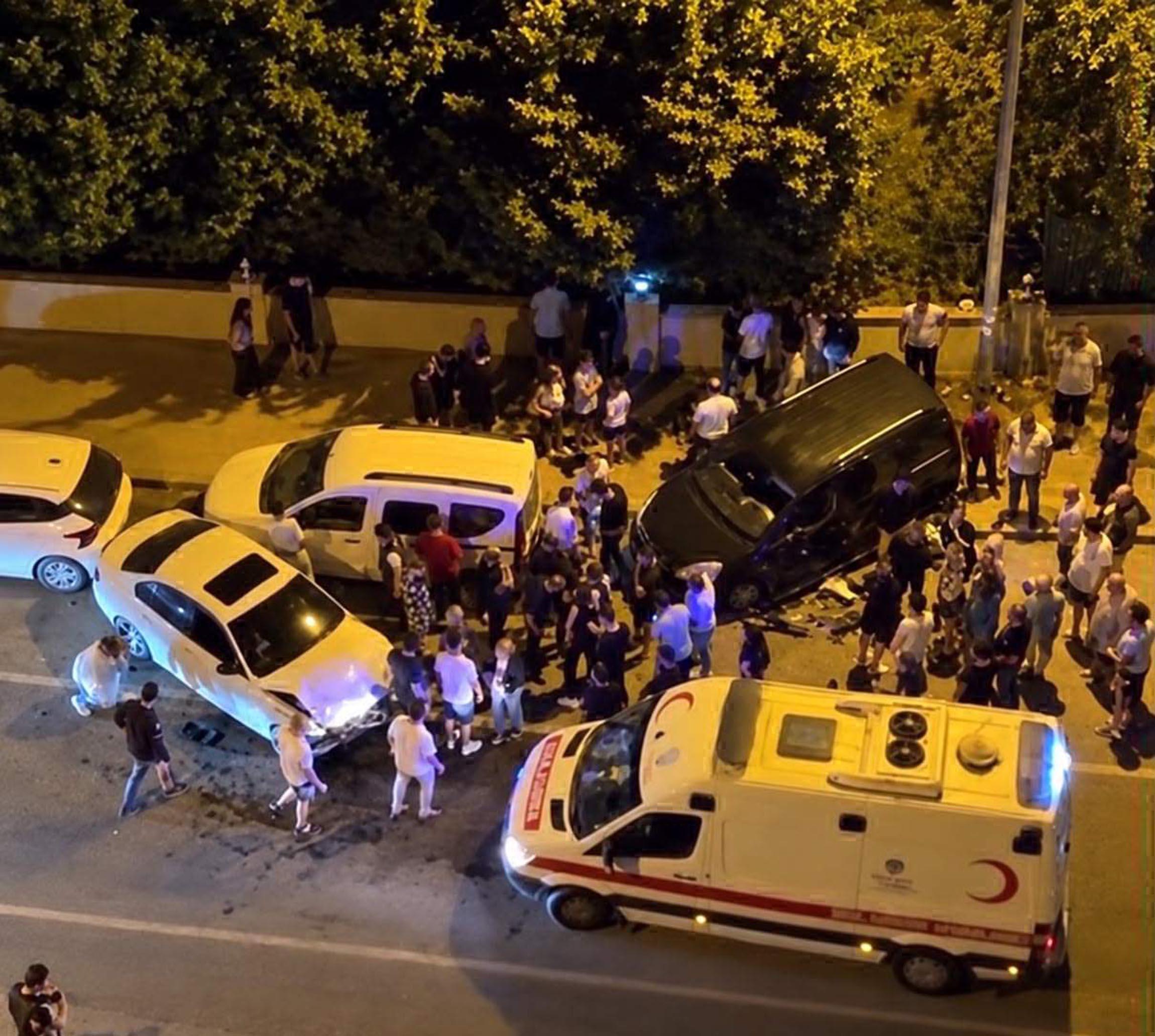Çorlu’da 3 aracın karıştığı kazada 1 kişi yaralandı Çorlu’da 3 aracın karıştığı kazada 1 kişi yaralandı