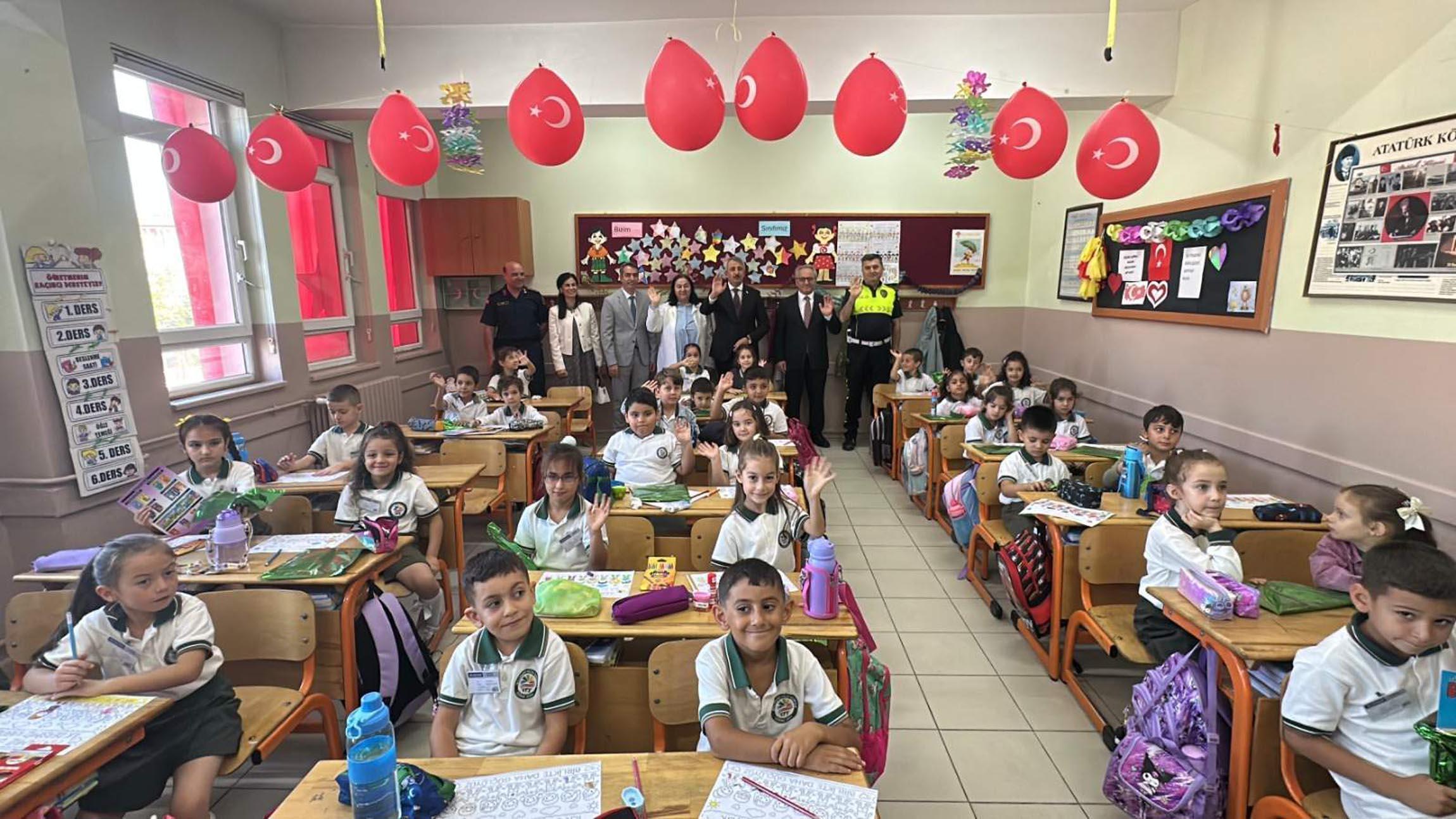 Edirne Valisi Sezer: Okullarda 200 bahçe görevlisi görev yapacak Edirne Valisi Sezer: Okullarda 200 bahçe görevlisi görev yapacak