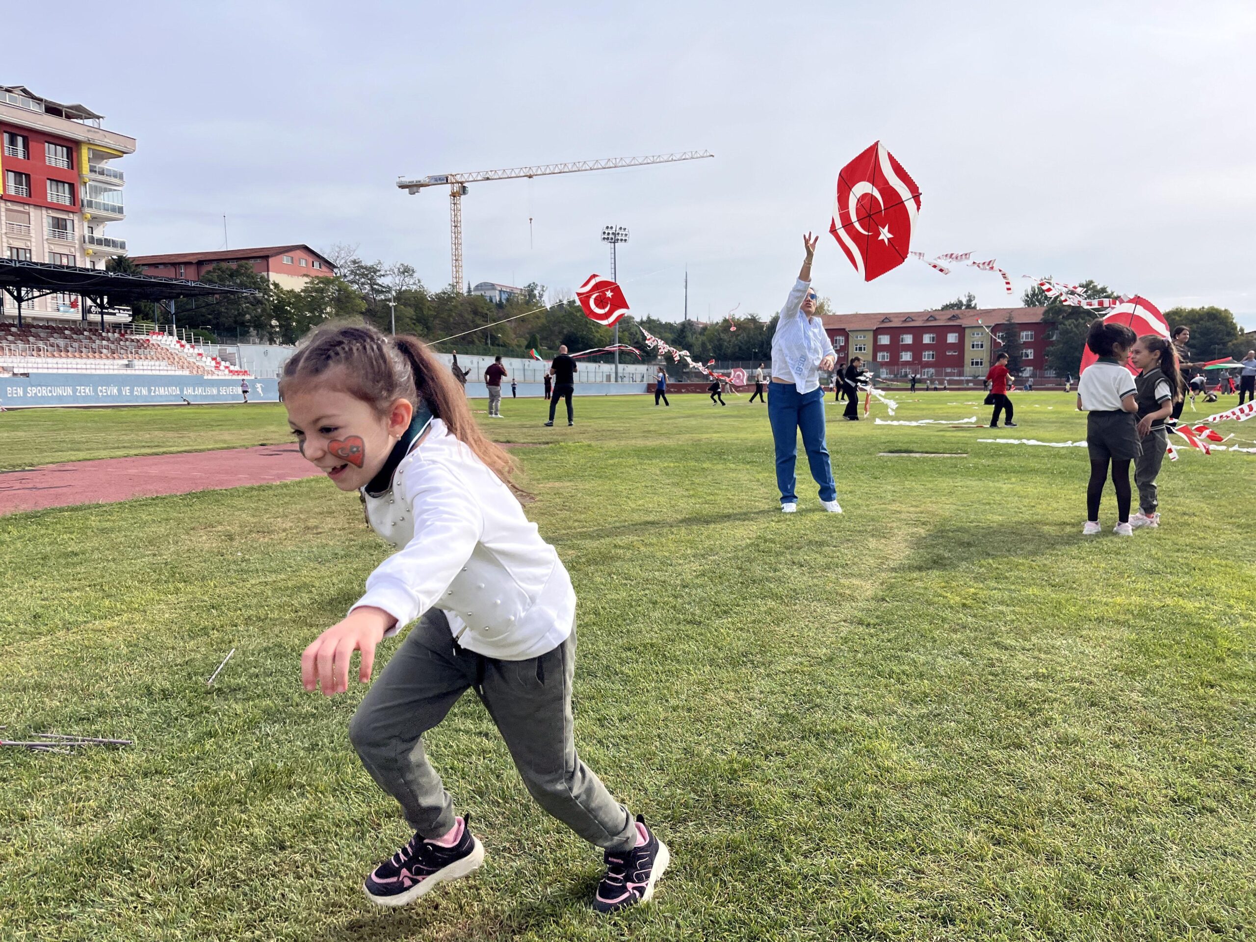 Edirne’de çocuklar, Gazze’de barış için uçurtma uçurdu Edirne’de çocuklar, Gazze’de barış için uçurtma uçurdu