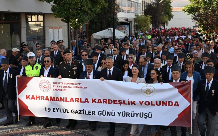 Edirne’de Gaziler Günü’nde yürüyüş düzenlendi
