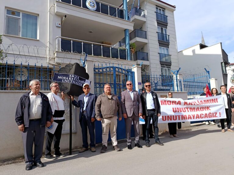 Edirne’de, Mora Katliamı’nın 205’inci yılında Yunanistan Konsolosluğu’na siyah çelenk