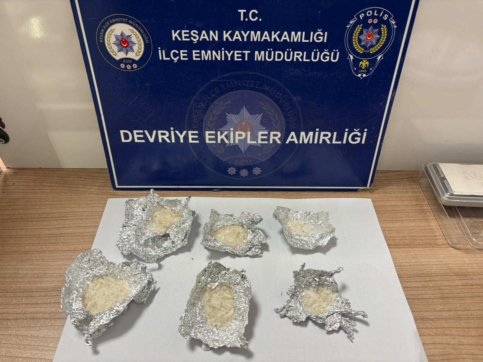 Edirne’de uyuşturucuyla yakalanan 2 şüpheliye gözaltı Edirne’de uyuşturucuyla yakalanan 2 şüpheliye gözaltı