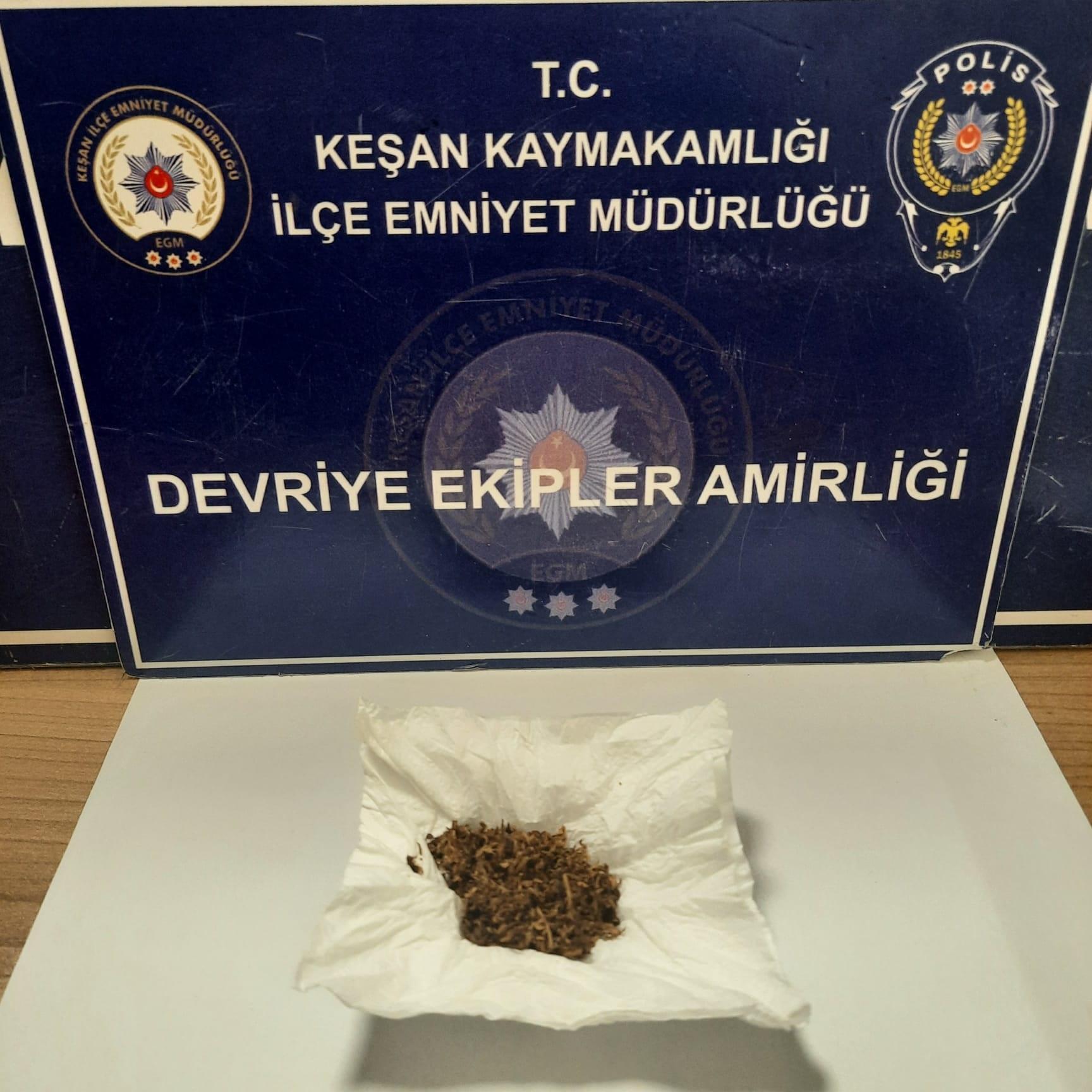 Edirne’de üzerinde uyuşturucuyla yakalanan şüpheliye gözaltı Edirne’de üzerinde uyuşturucuyla yakalanan şüpheliye gözaltı