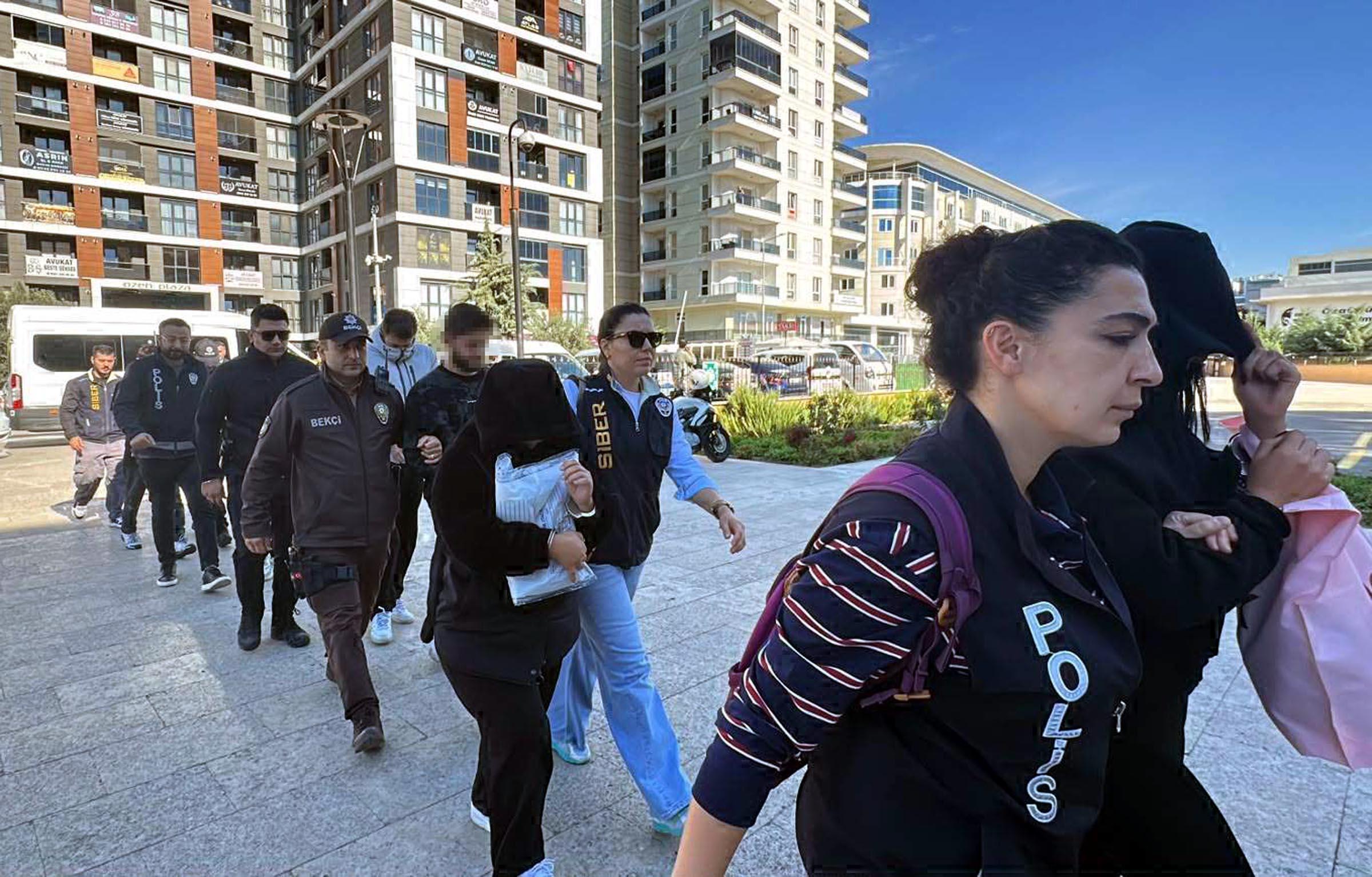 Edirne’de yasa dışı bahis operasyonunda 7 şüpheli adliyede Edirne’de yasa dışı bahis operasyonunda 7 şüpheli adliyede