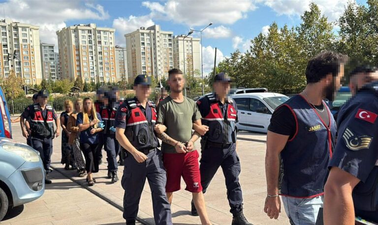 JASAT’ın operasyonunda aranan şüpheliler uyuşturucuyla yakalandı; 5 tutuklama