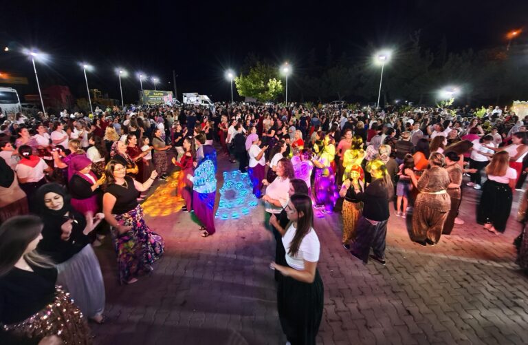 Kadınlar, Şalvar Gecesi’nde eğlendi