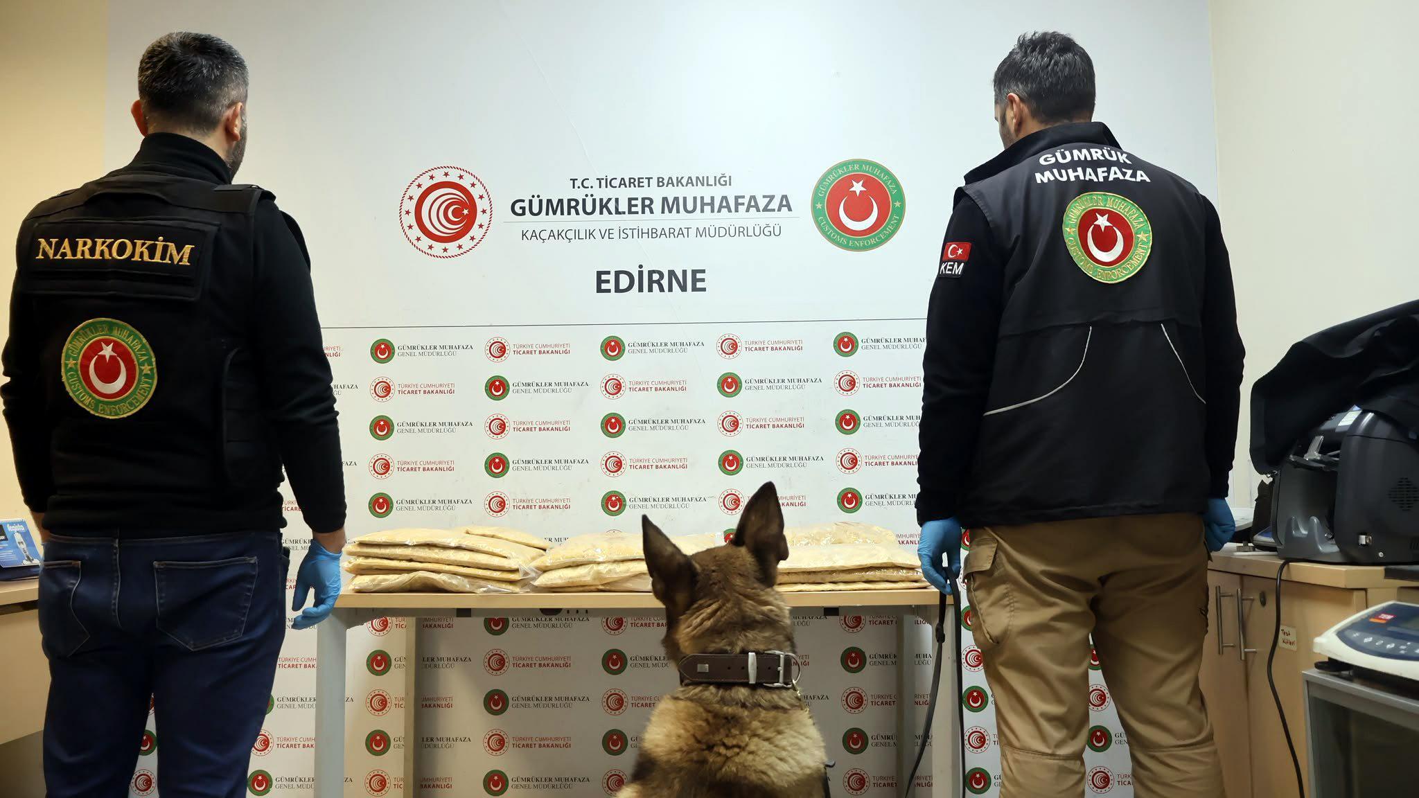 Kapıkule’de TIR’da 50 kilo 506 gram uyuşturucu ele geçirildi Kapıkule’de TIR’da 50 kilo 506 gram uyuşturucu ele geçirildi