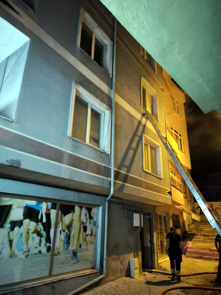 Malkara’da ev yangını büyümeden söndürüldü