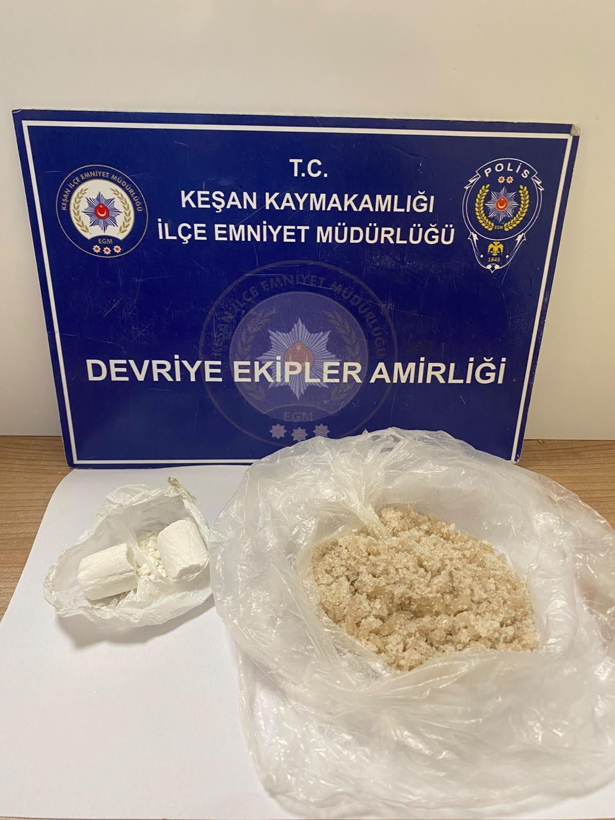 Taksiyle uyuşturucu ticaretine 2 tutuklama Taksiyle uyuşturucu ticaretine 2 tutuklama