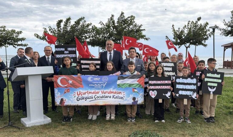 Tekirdağ’da çocuklar, Gazze’deki çocuklar için uçurtma uçurdu