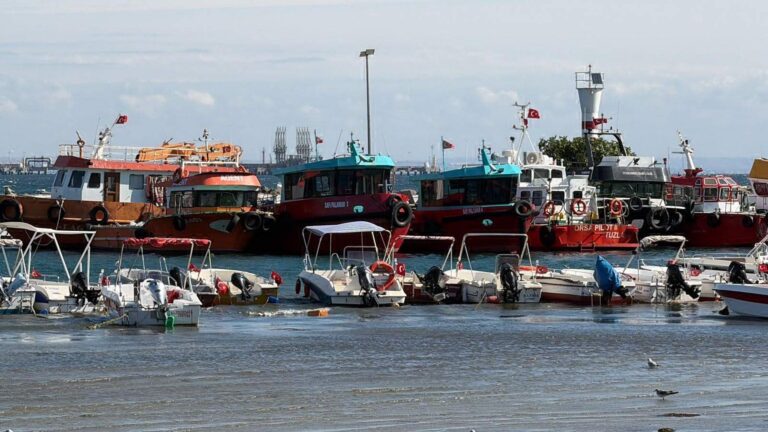 Tekirdağ’da fırtına; eğitim uçuşları iptal edildi, balıkçılar denize açılamadı