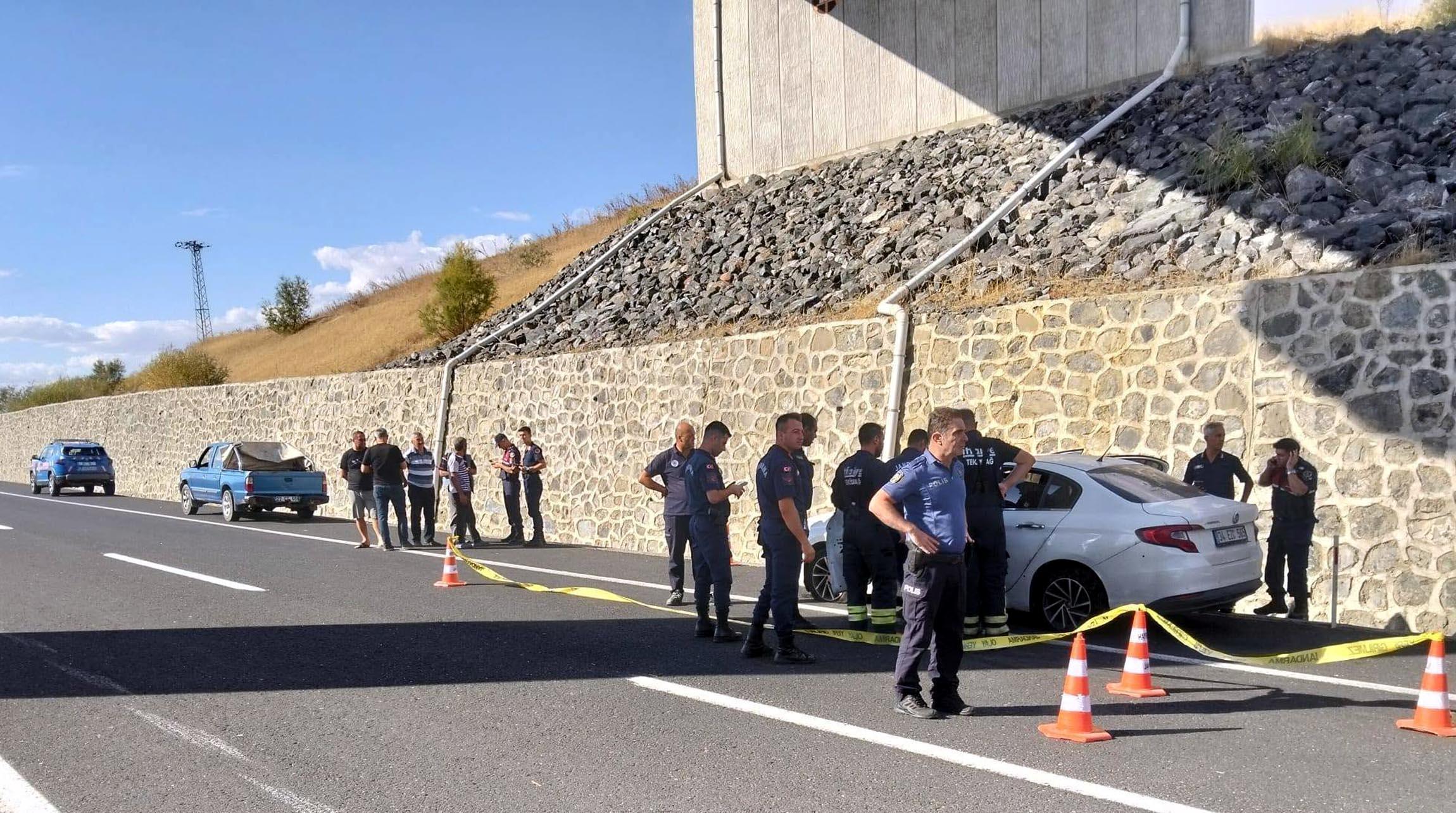 Tekirdağ’da otomobile silahlı saldırı; 1 ölü Tekirdağ’da otomobile silahlı saldırı; 1 ölü