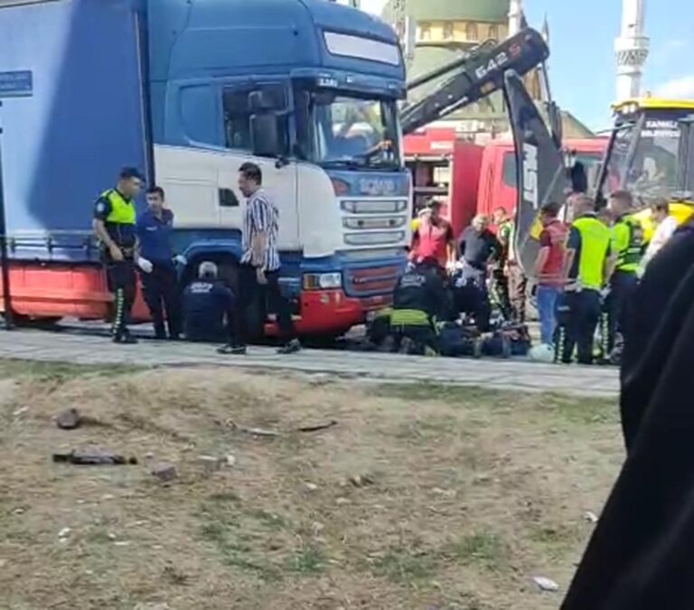 TIR’ın Altında Kalan Yaya Hayatını Kaybetti