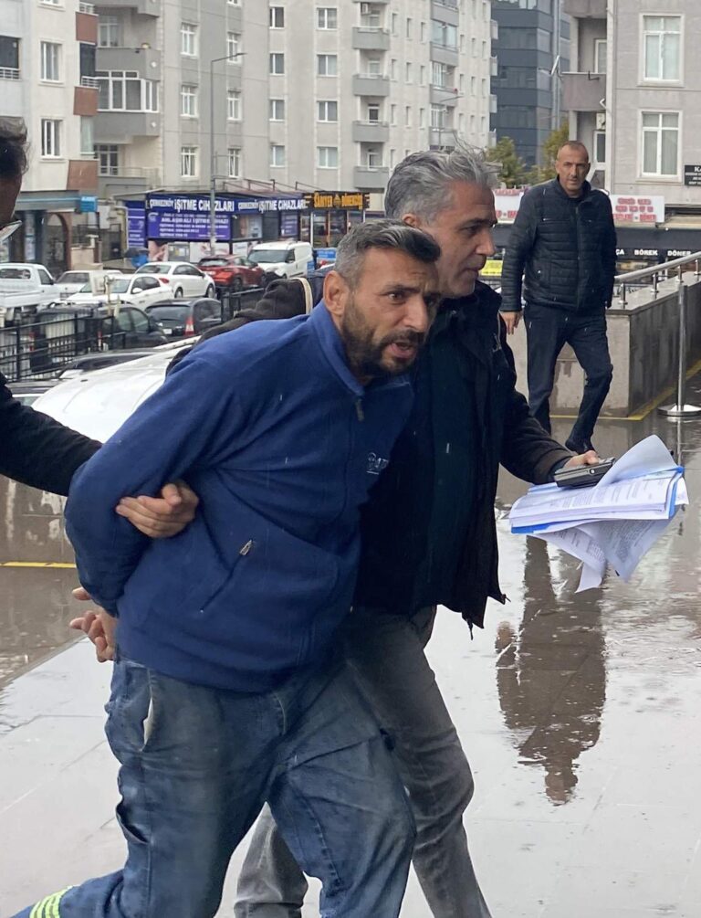 Bayrağı çöpe attı, ‘vatan hainleri’ diye paylaşım yaptı (2)