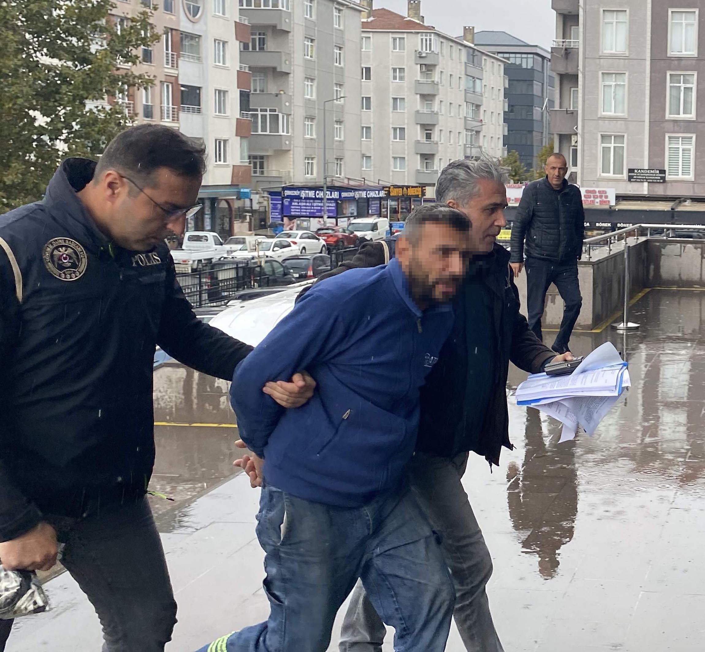 Bayrağı çöpe attı ‘vatan hainleri’ diye paylaşım yaptı Bayrağı çöpe attı ‘vatan hainleri’ diye paylaşım yaptı